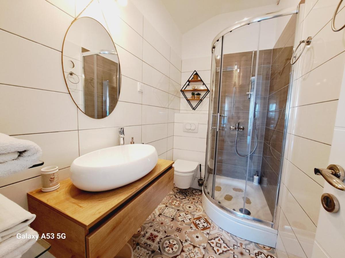 Heritage Rooms Kut Βις Εξωτερικό φωτογραφία